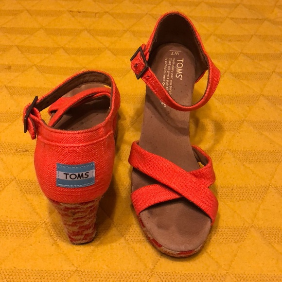 TOMS coral wedges - Picture 2 of 5